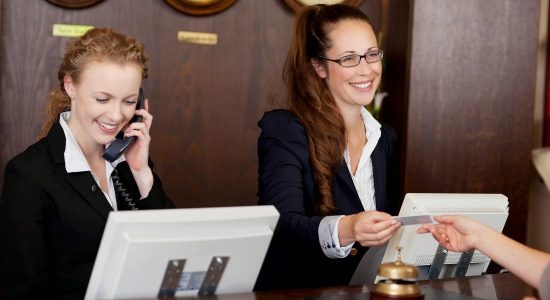 recepcionista-de-hotel